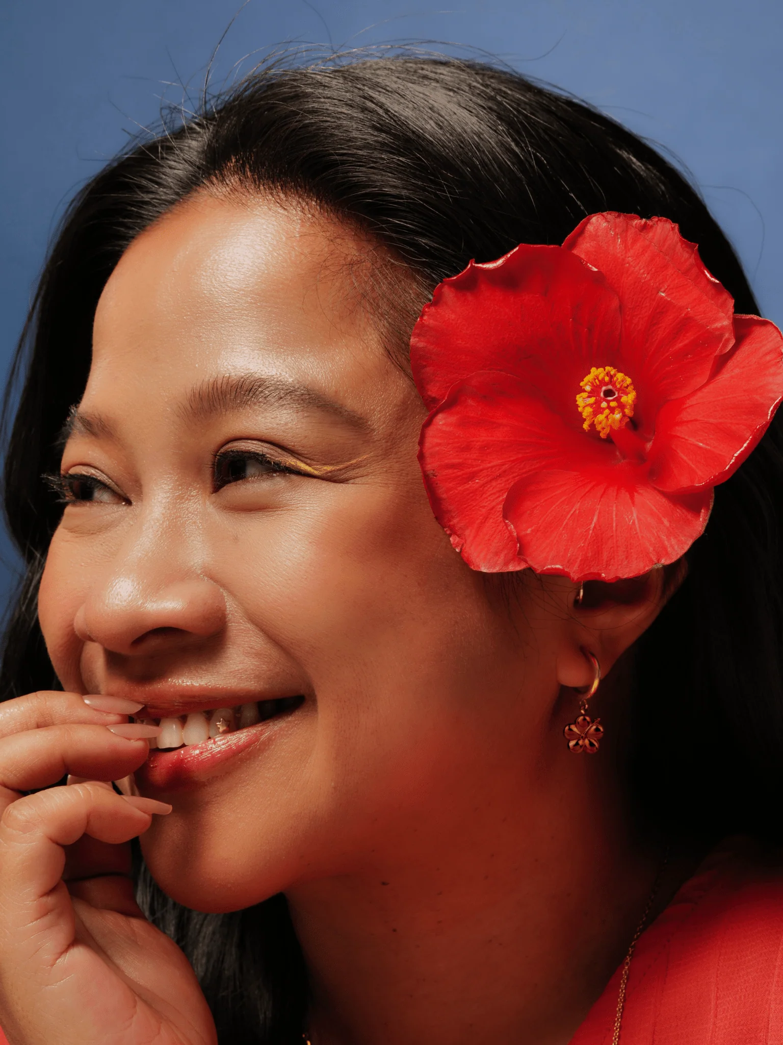 MNML x Zee Avi Hibiscus Flower Hoop Earrings - Image 2
